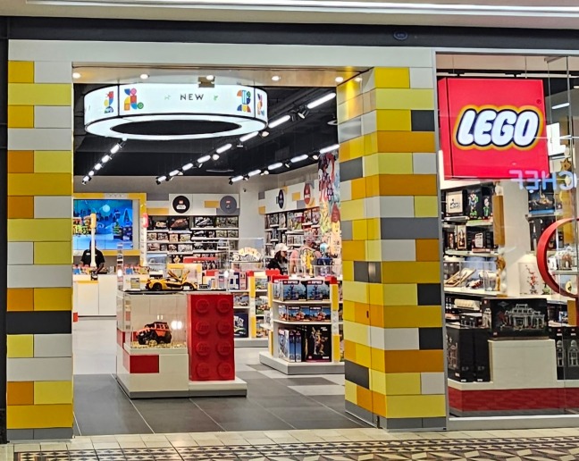 LEGO store fit-out